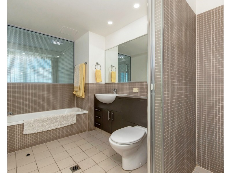 905/360 Marine Parade, Labrador QLD 4215