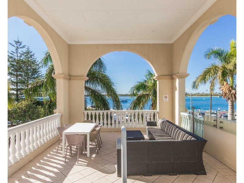 905/360 Marine Parade, Labrador QLD 4215