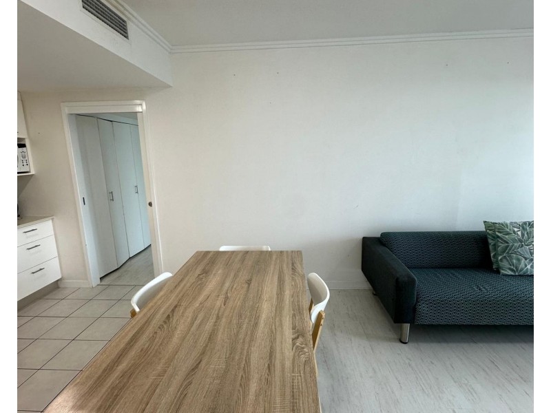 ID:21174519/ 33 T E Peters Drive, Broadbeach QLD 4218