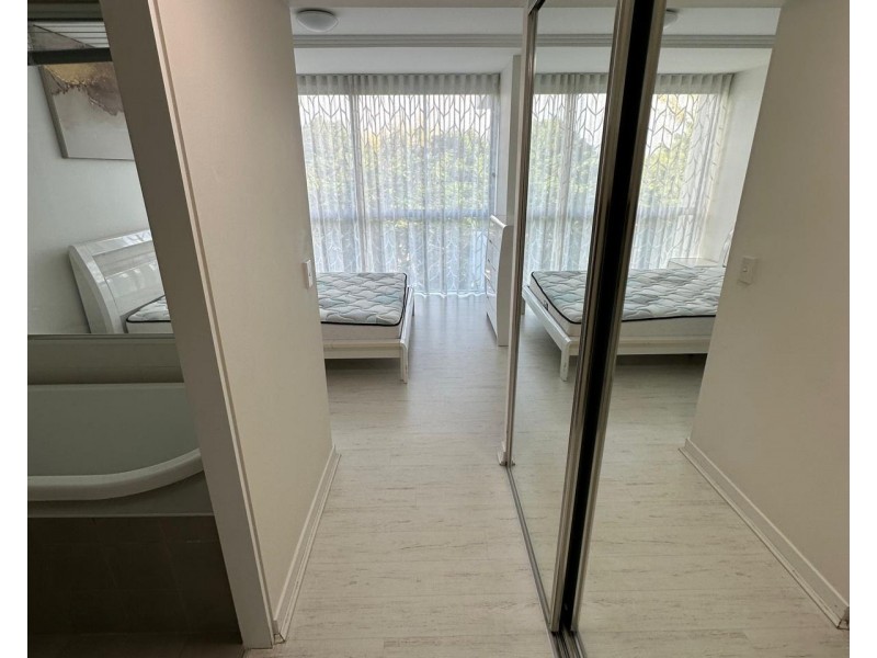 ID:21174519/ 33 T E Peters Drive, Broadbeach QLD 4218