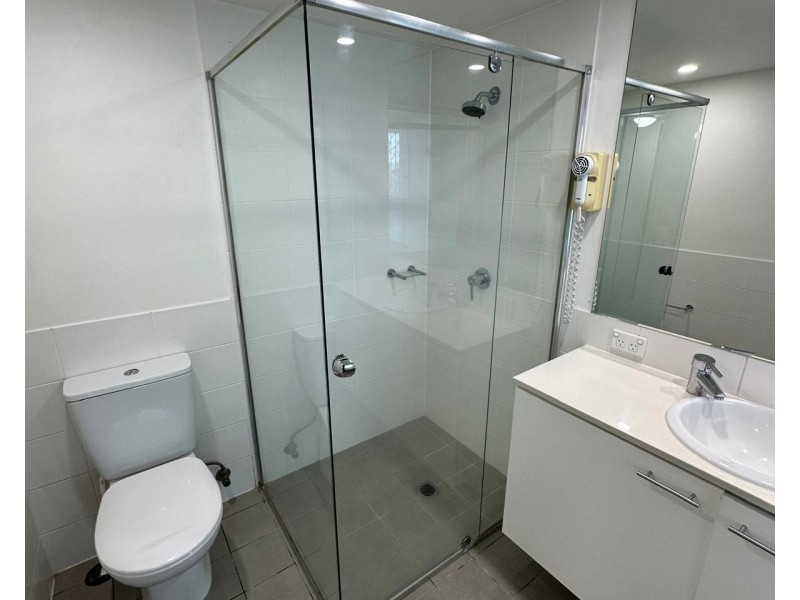 ID:21174529/ 33 T E Peters Drive, Broadbeach QLD 4218