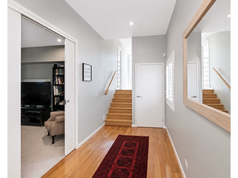 27 Waverley Road, Camp Hill QLD 4152