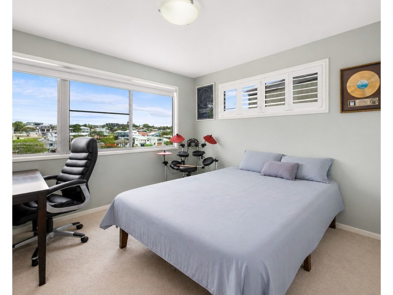 27 Waverley Road, Camp Hill QLD 4152