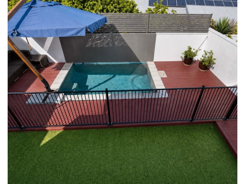 27 Waverley Road, Camp Hill QLD 4152
