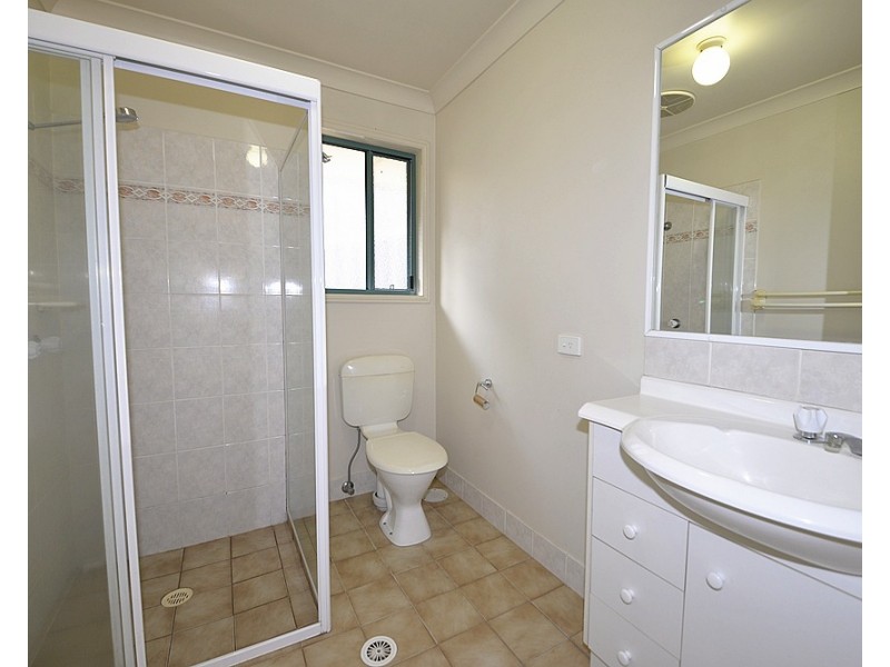 4 Beauchamp Street, Seventeen Mile Rocks QLD 4073