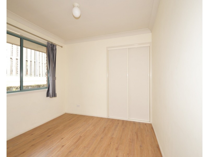 4 Beauchamp Street, Seventeen Mile Rocks QLD 4073