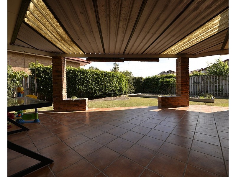 4 Beauchamp Street, Seventeen Mile Rocks QLD 4073