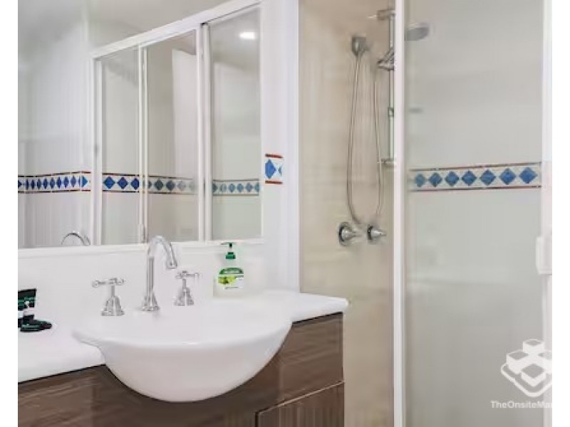 ID:21174991/ 1 Great Hall Drive, Miami QLD 4220