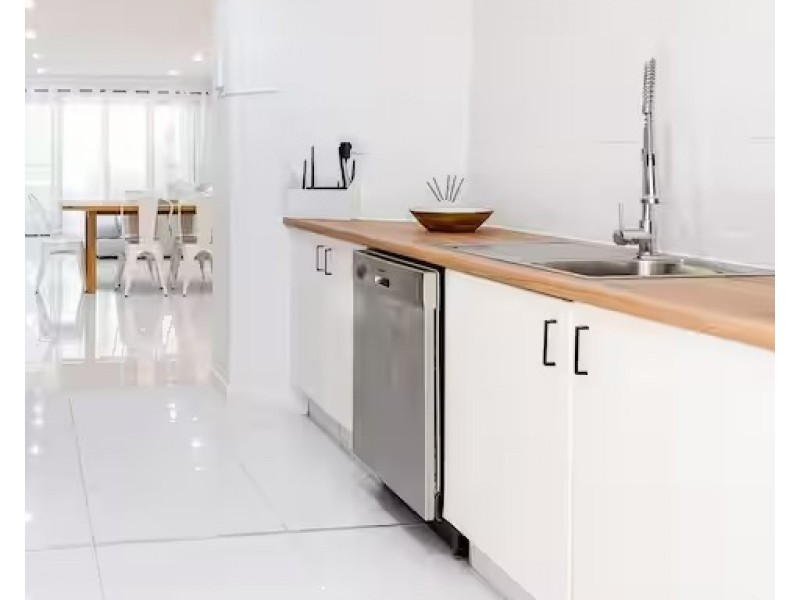 ID:21175011/ 1 Great Hall Drive, Miami QLD 4220