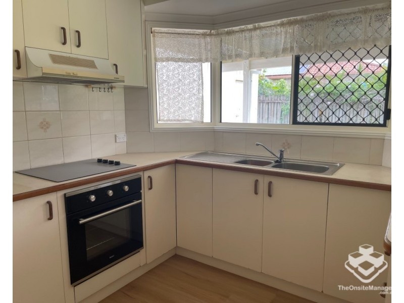 6 Shoreline Court, Urangan QLD 4655