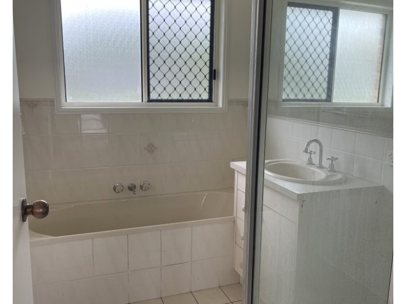 6 Shoreline Court, Urangan QLD 4655