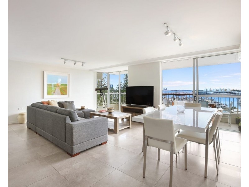 ID:21175301/ 18 MacArthur Parade, Main Beach QLD 4217
