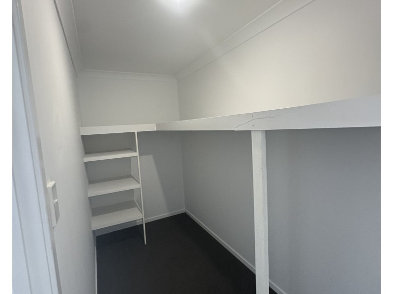 20 Whitsunday Place, Redland Bay QLD 4165