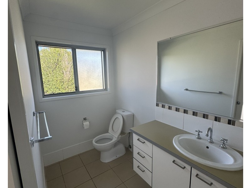 20 Whitsunday Place, Redland Bay QLD 4165