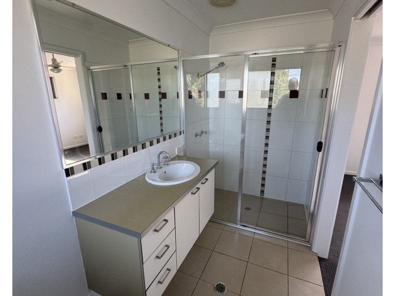 20 Whitsunday Place, Redland Bay QLD 4165