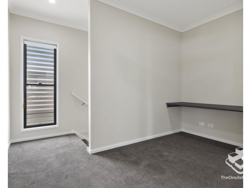 73 Montgomery Cct, Pallara QLD 4110
