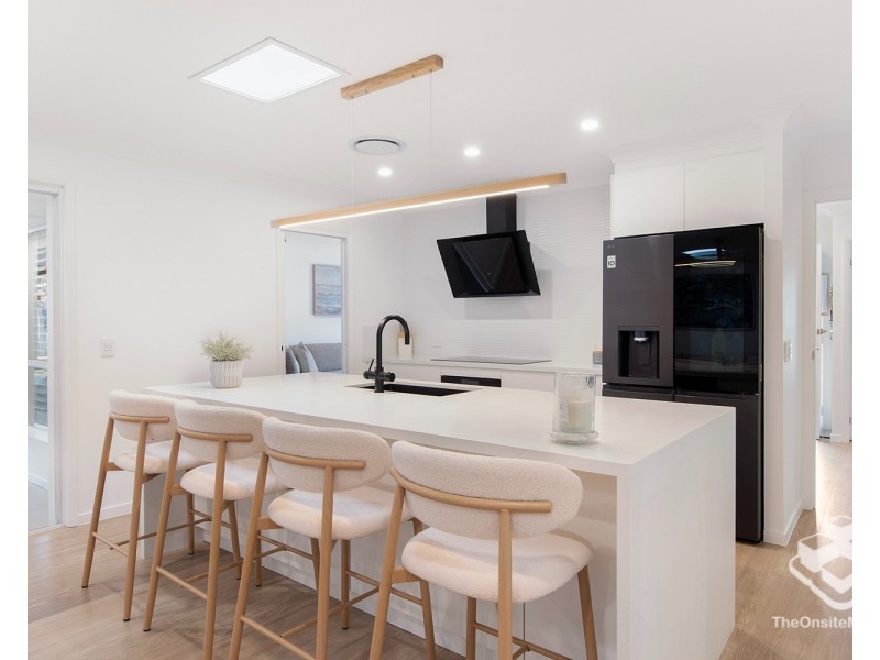 27 Lismore Drive, Helensvale QLD 4212