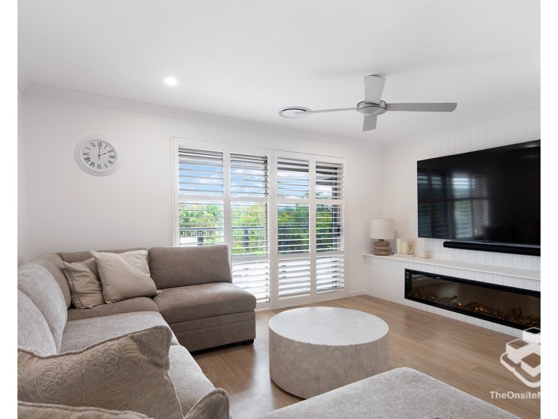 27 Lismore Drive, Helensvale QLD 4212