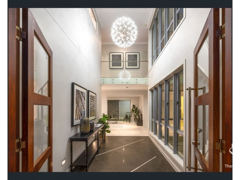 393 INDOOROOPILLY ROAD, Indooroopilly QLD 4068