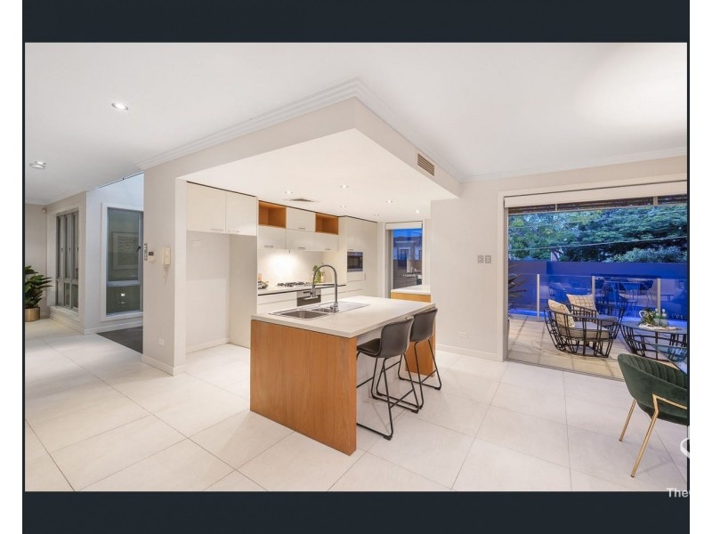 393 INDOOROOPILLY ROAD, Indooroopilly QLD 4068
