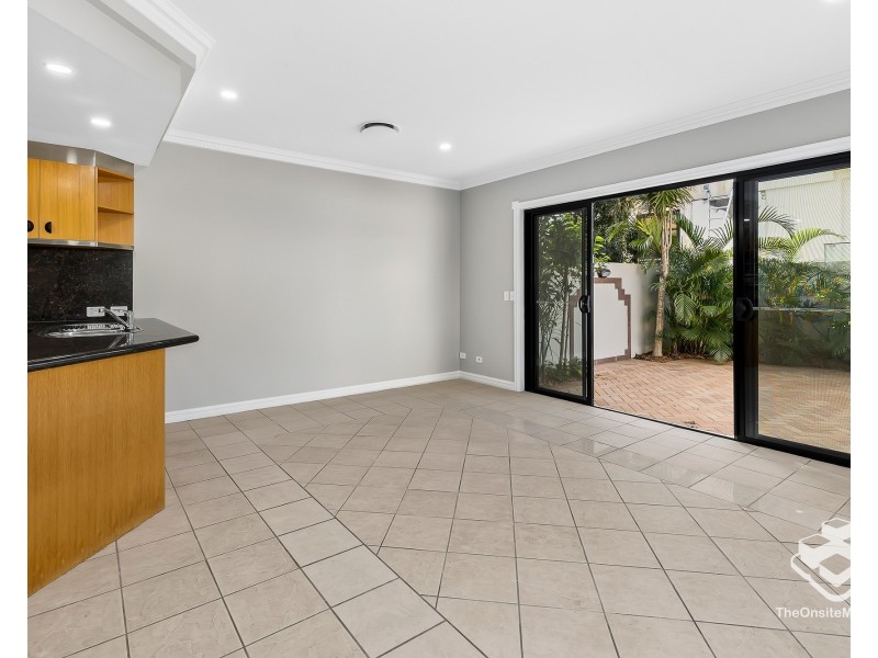 2/49 Cronin Avenue, Main Beach QLD 4217