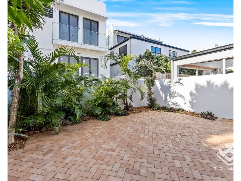 2/49 Cronin Avenue, Main Beach QLD 4217