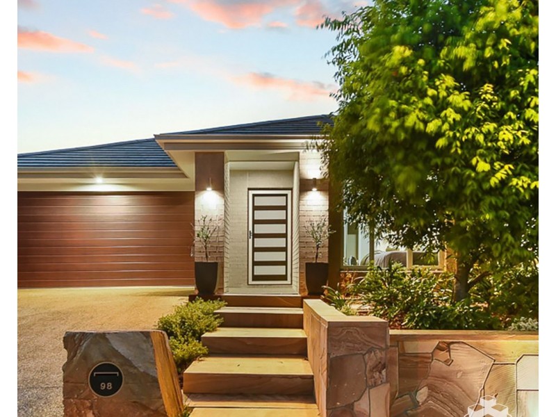 98 Swan Parade, Warner QLD 4500