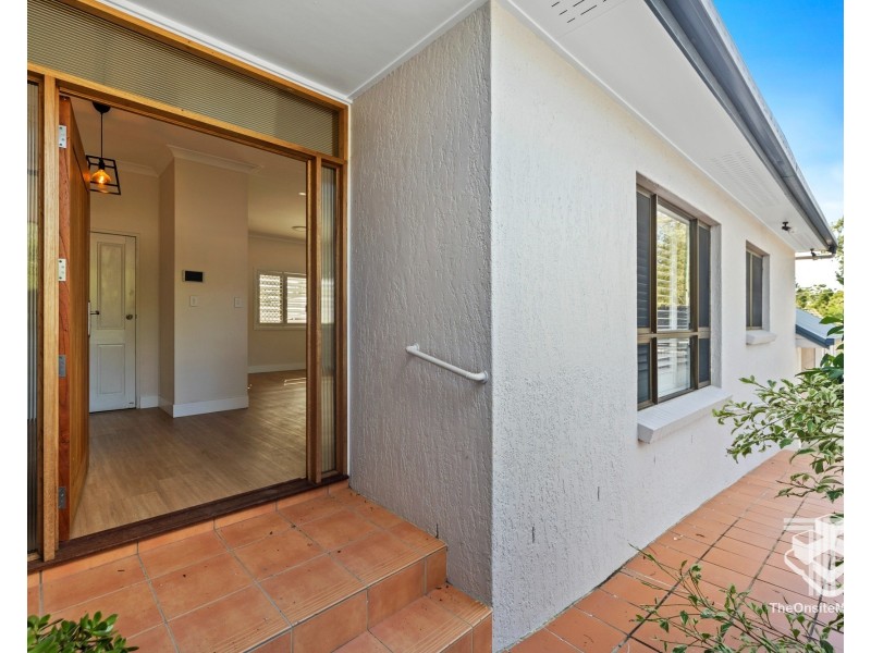 2 Reynolds Street, Carindale QLD 4152