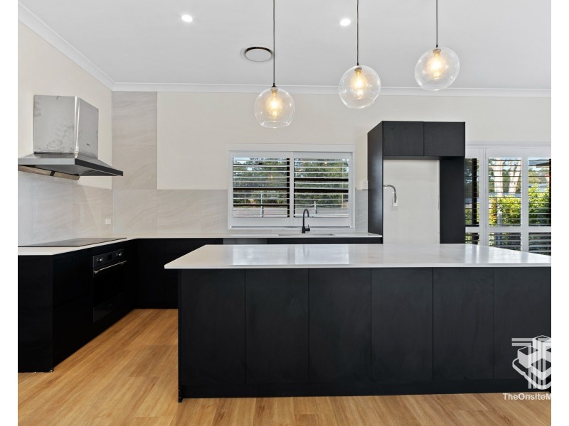 2 Reynolds Street, Carindale QLD 4152