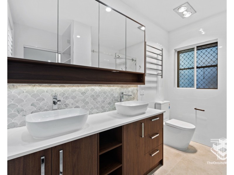 2 Reynolds Street, Carindale QLD 4152