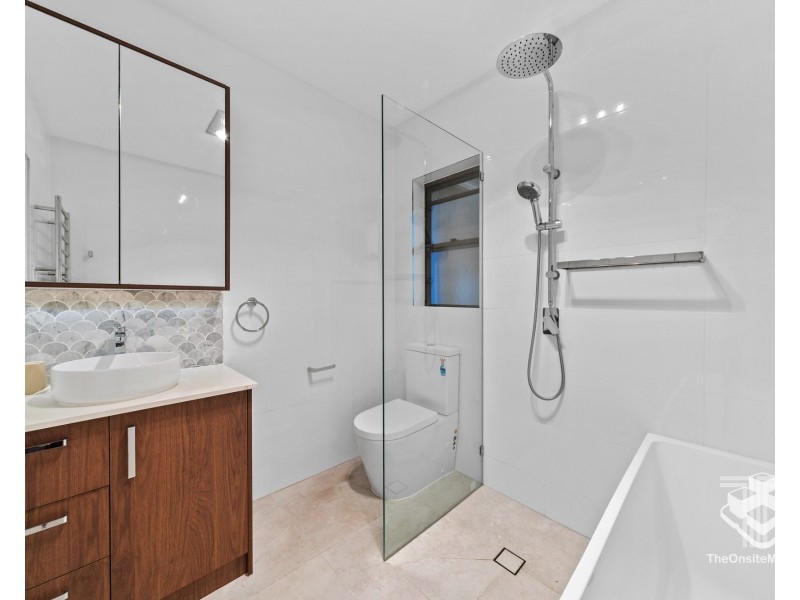 2 Reynolds Street, Carindale QLD 4152