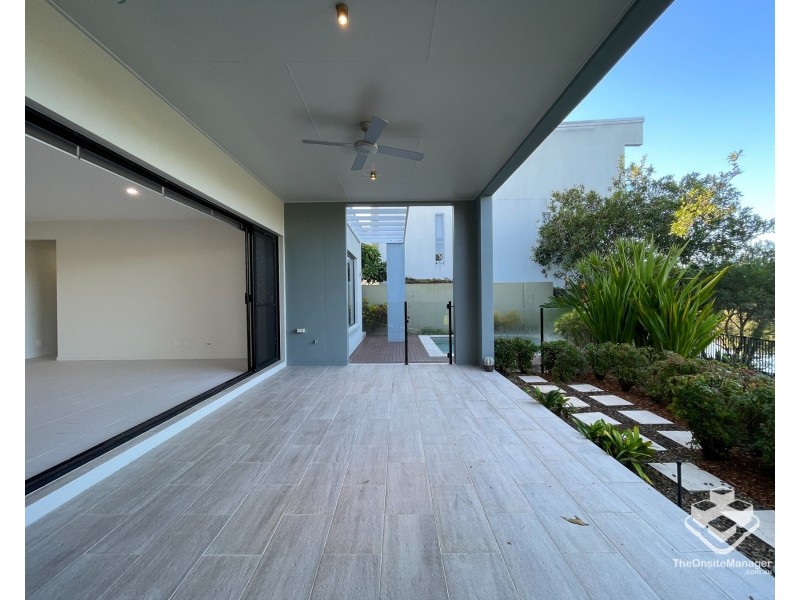 5034 EMERALD ISLAND DRIVE, Carrara QLD 4211