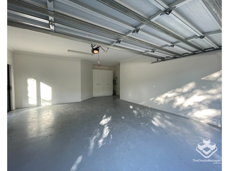 5034 EMERALD ISLAND DRIVE, Carrara QLD 4211