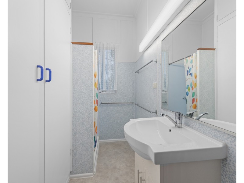 68 Railway Parade, Norman Park QLD 4170