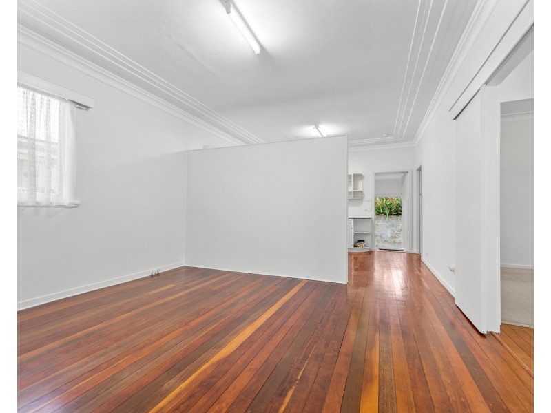 68 Railway Parade, Norman Park QLD 4170
