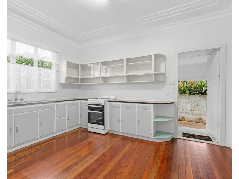 68 Railway Parade, Norman Park QLD 4170