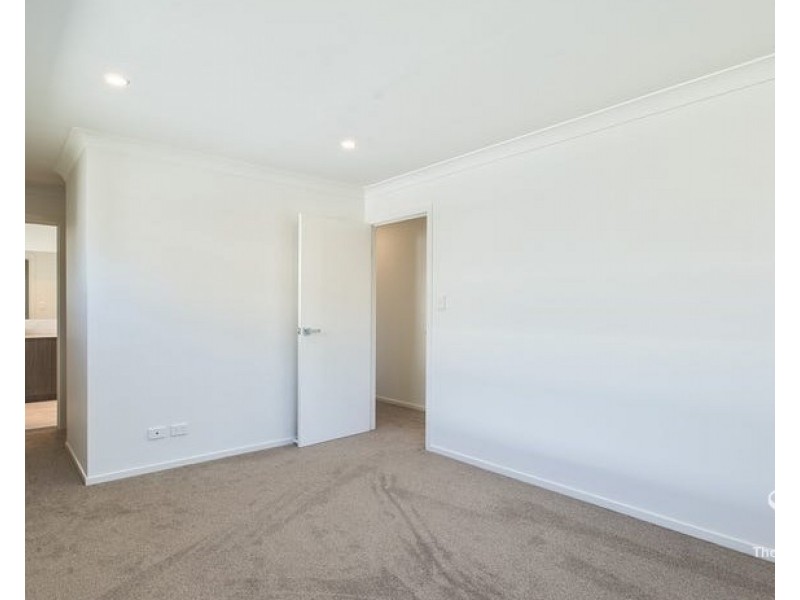 15 McCowan Street, Ashmore QLD 4214