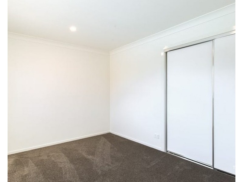 15 McCowan Street, Ashmore QLD 4214