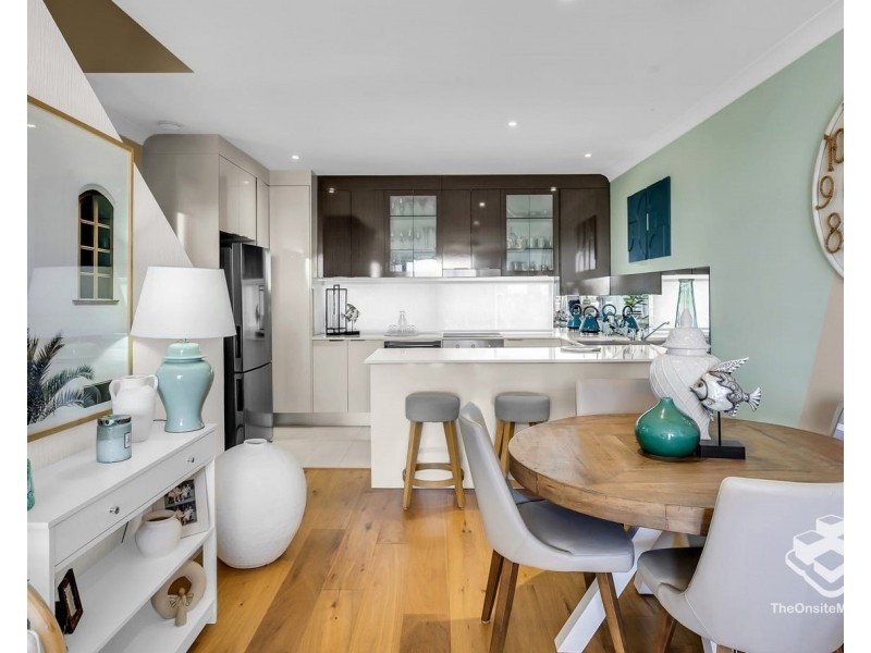 18/5036 Emerald Island Drive, Carrara QLD 4211