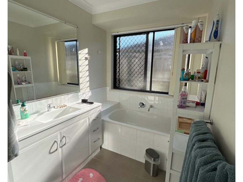 18 Waterhousia Place, Moggill QLD 4070