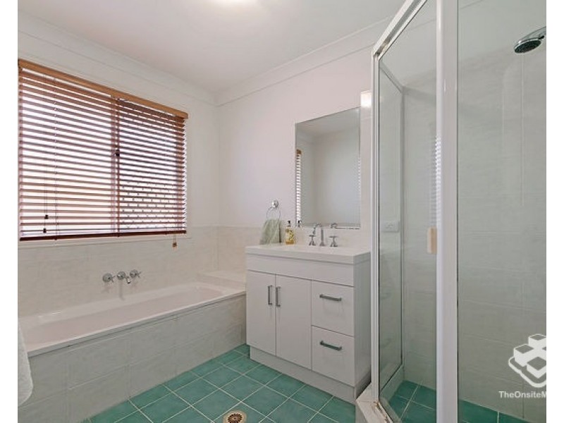 125 Monterey Keys Drive, Helensvale QLD 4212