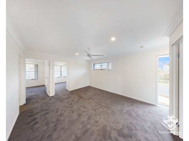 3 Cliffdale Place, Spring Mountain QLD 4124