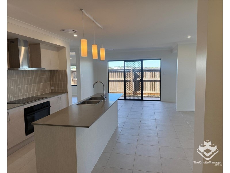 23 Mataranka Circuit, Nikenbah QLD 4655