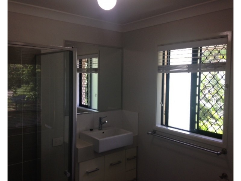 2/16A Cricket Street, Coopers Plains QLD 4108