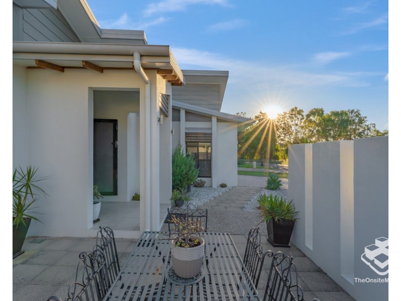 33 Sheerwater Parade, Douglas QLD 4814