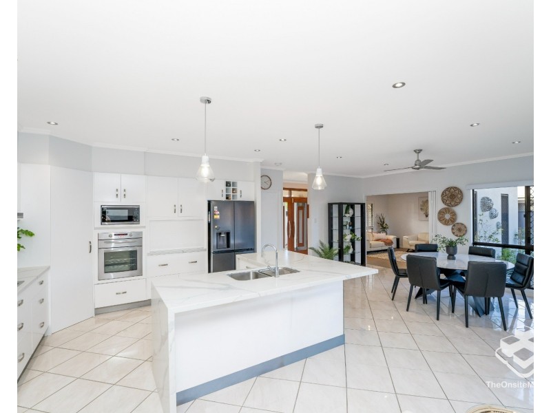33 Sheerwater Parade, Douglas QLD 4814