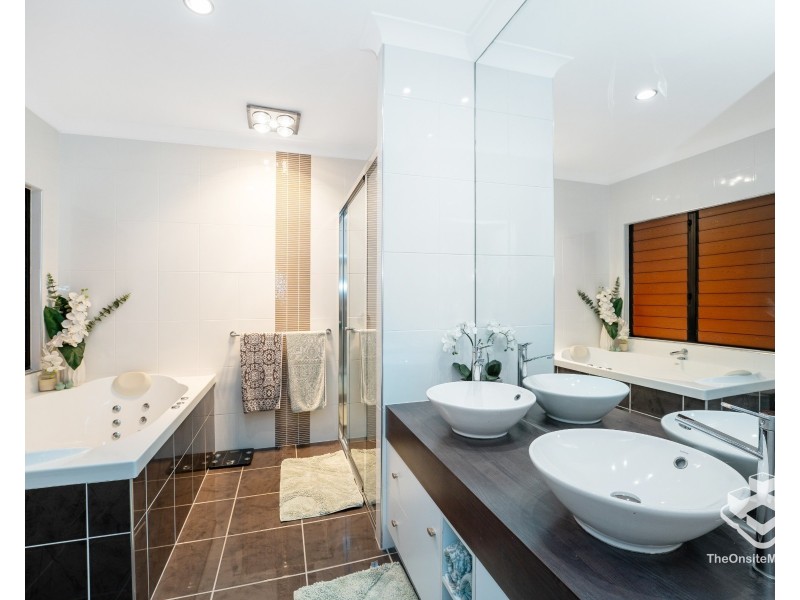33 Sheerwater Parade, Douglas QLD 4814