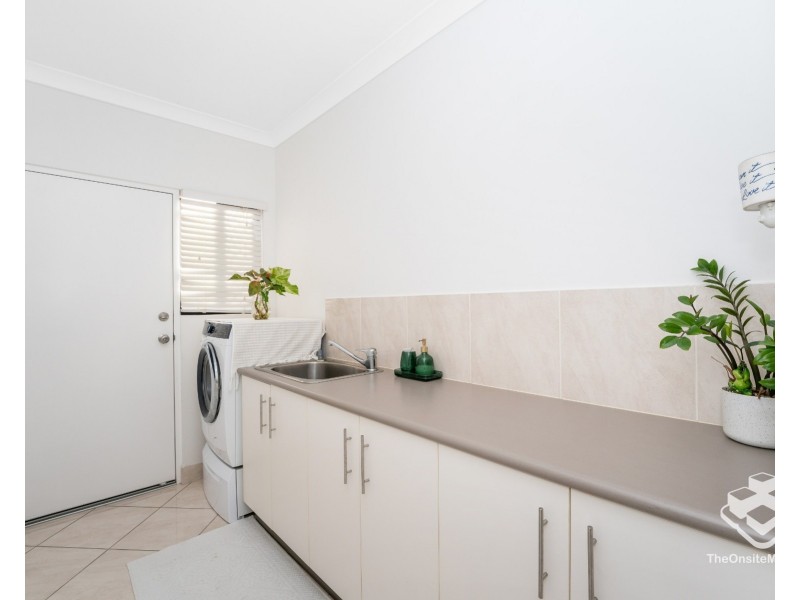 33 Sheerwater Parade, Douglas QLD 4814