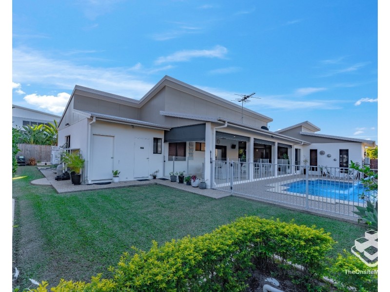 33 Sheerwater Parade, Douglas QLD 4814