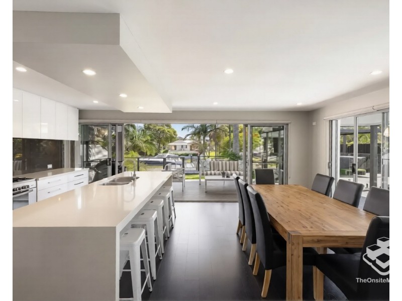 5 Goolagong Court, Broadbeach Waters QLD 4218
